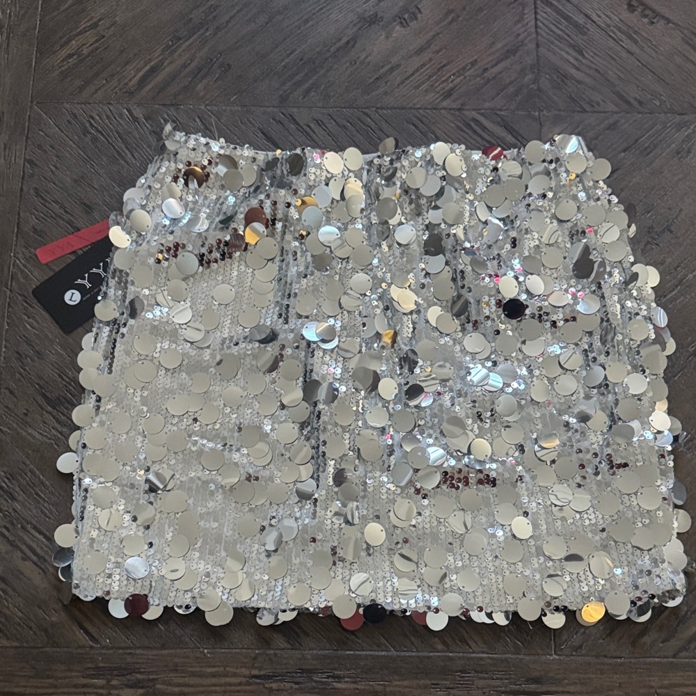 Shimmering Silver Sequined Mini Skirt - Size Large - Picture 3 of 5